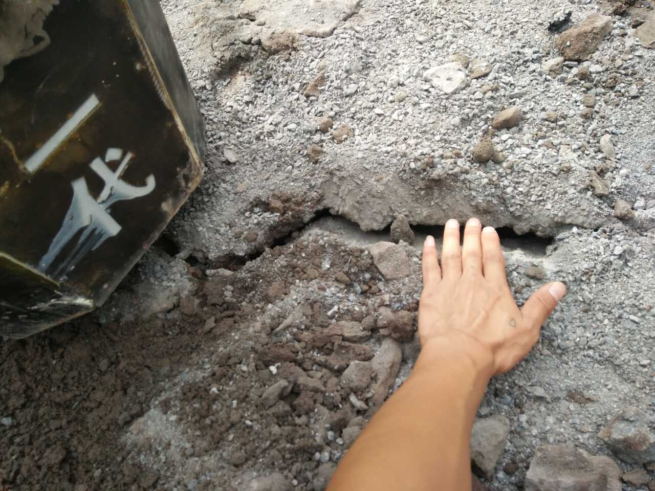 甘孜县槽管沟开挖胀石机