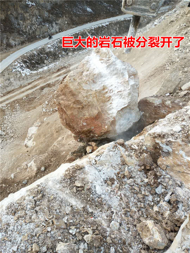 挖机效率低用矿山液压撑石机施工现场