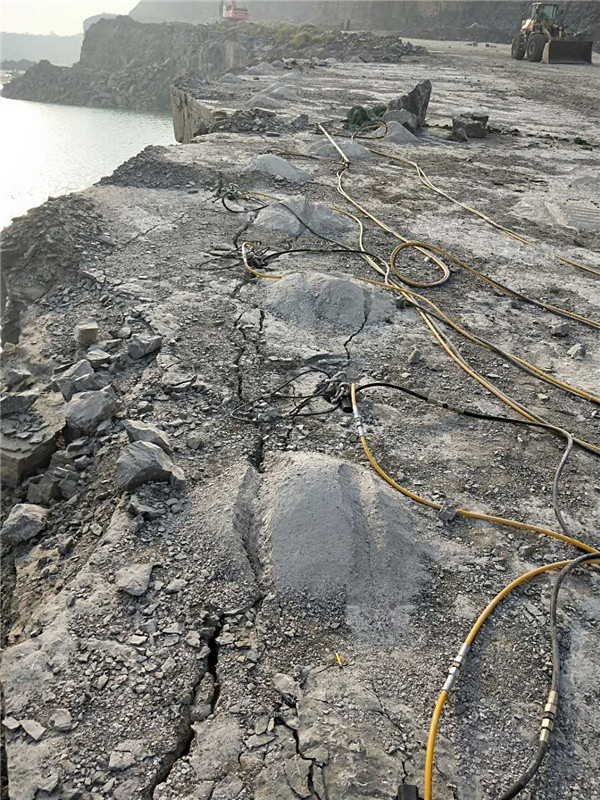 青石开采液压岩石破石棒订购电话湖北随州