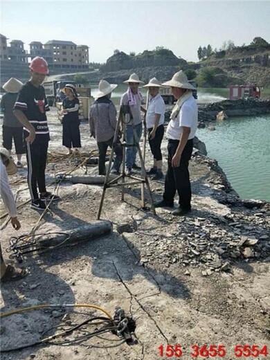 河道修建石头破除用什么机器劈裂棒广东清远--容易坏吗