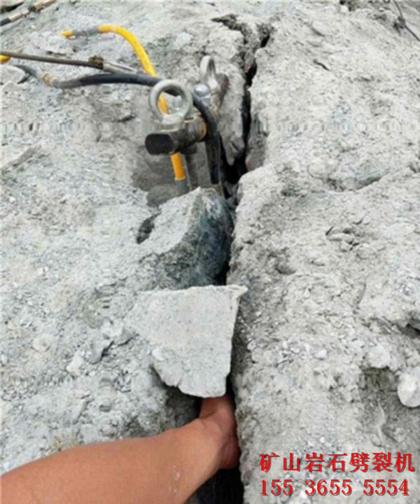 矿采硬石头分解破石器专注更放心昌吉劈裂棒生产厂家