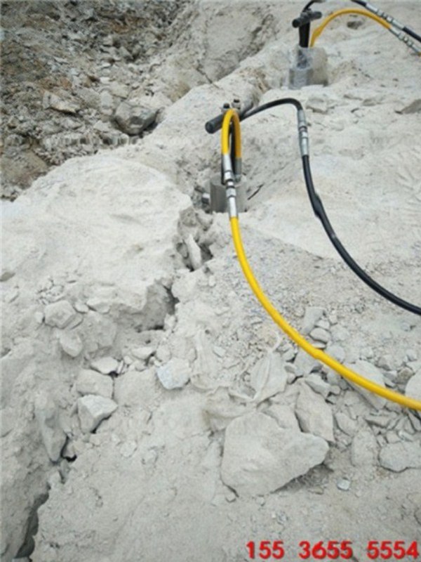 土石方挖掘打不动的石头用劈裂机产量丽江操作流程