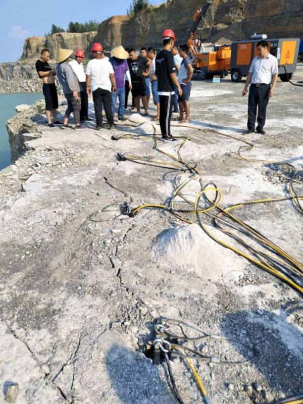 上饶场地平整挖机打不动破石设备