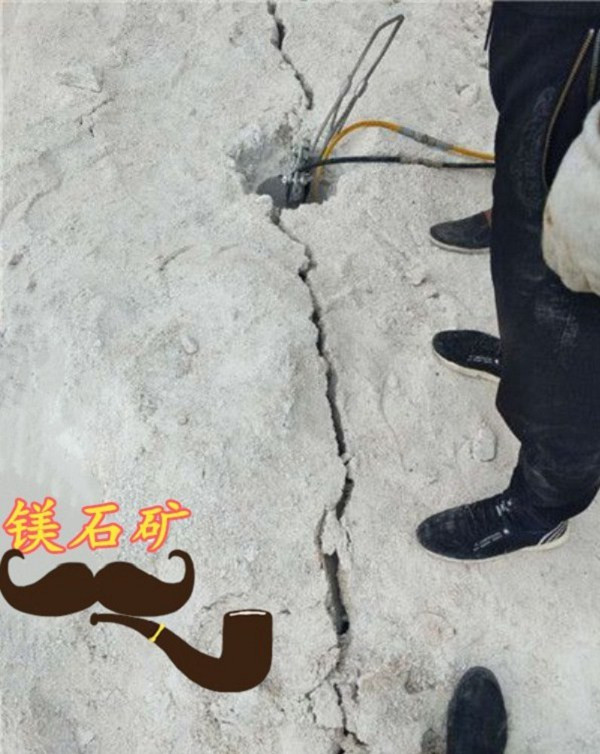 芜湖劈裂棒针对民房太多硬石头不能放炮