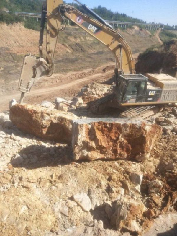 霍邱铅锌矿代替放炮破除开挖岩石的设备