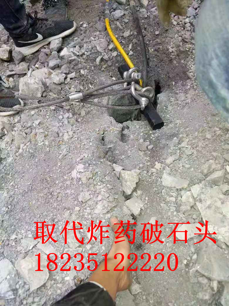 铁石矿开采大型劈裂机破开石块设备陕西西安