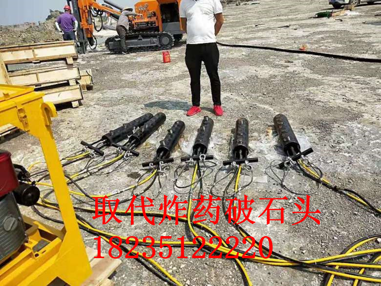 堅(jiān)硬巖石開(kāi)挖不能爆破開(kāi)采石頭分裂機(jī)云南麗江