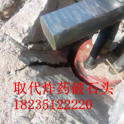 可以取代放炮替代破碎錘分石頭的機(jī)械設(shè)備一天能劈多少方石頭