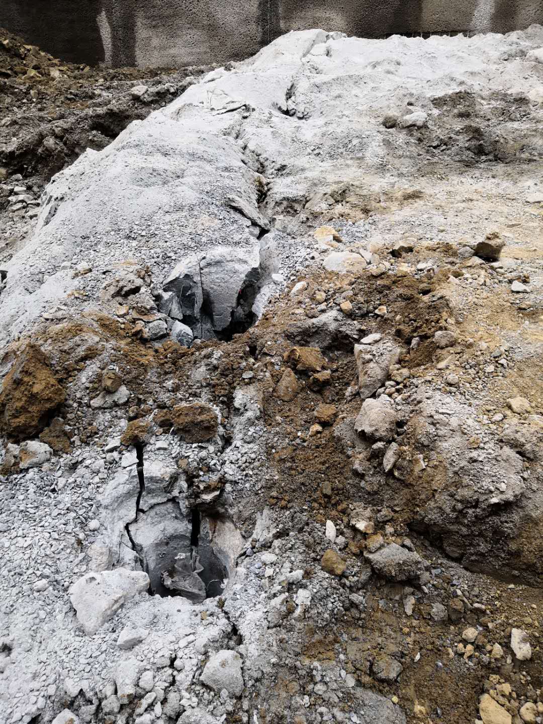鶴壁修地鐵遇到硬石頭打不動怎么辦多少錢一臺