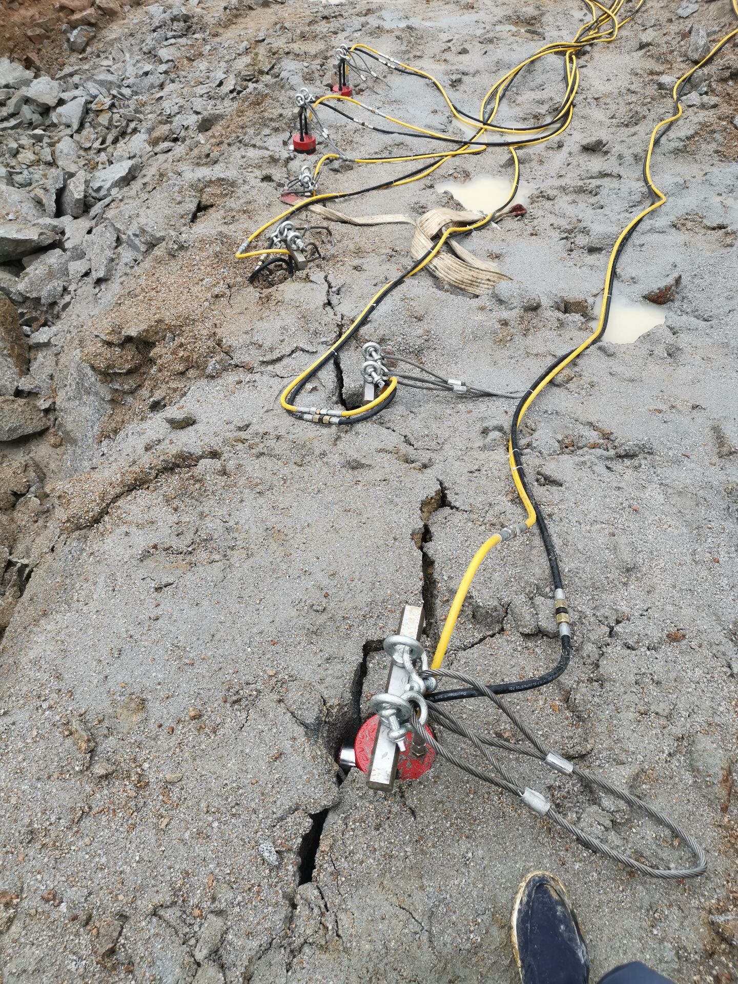 鶴壁修地鐵遇到硬石頭打不動怎么辦多少錢一臺