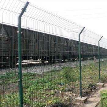 8001高速鐵路橋下防護柵欄鐵路隔離網(wǎng)高鐵防護柵欄