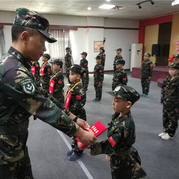参加东莞军事军训夏令营,帮助孩子们找到自己的理想