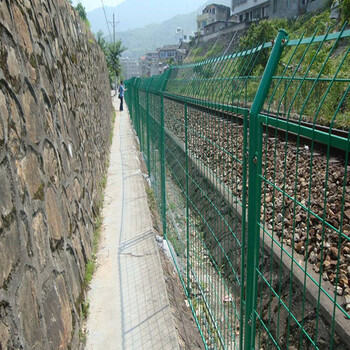 鋼筋混凝土防護(hù)柵欄橋下防護(hù)柵欄高速橋下線路封閉網(wǎng)