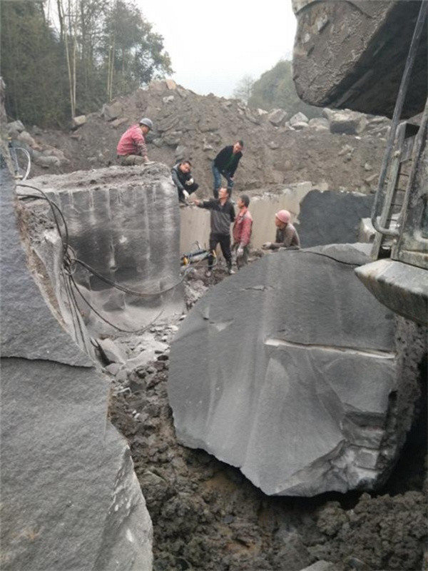 采石场可以代替爆破开采石头的机器湖北武汉液压