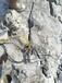 广西贺地基开挖破碎坚硬石头设备裂石机每立方成本