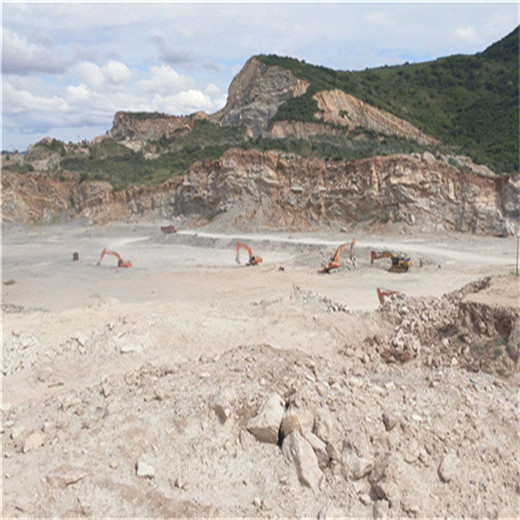 葫芦岛石料场开采石头不能放炮劈裂棒产量高一天两千吨石