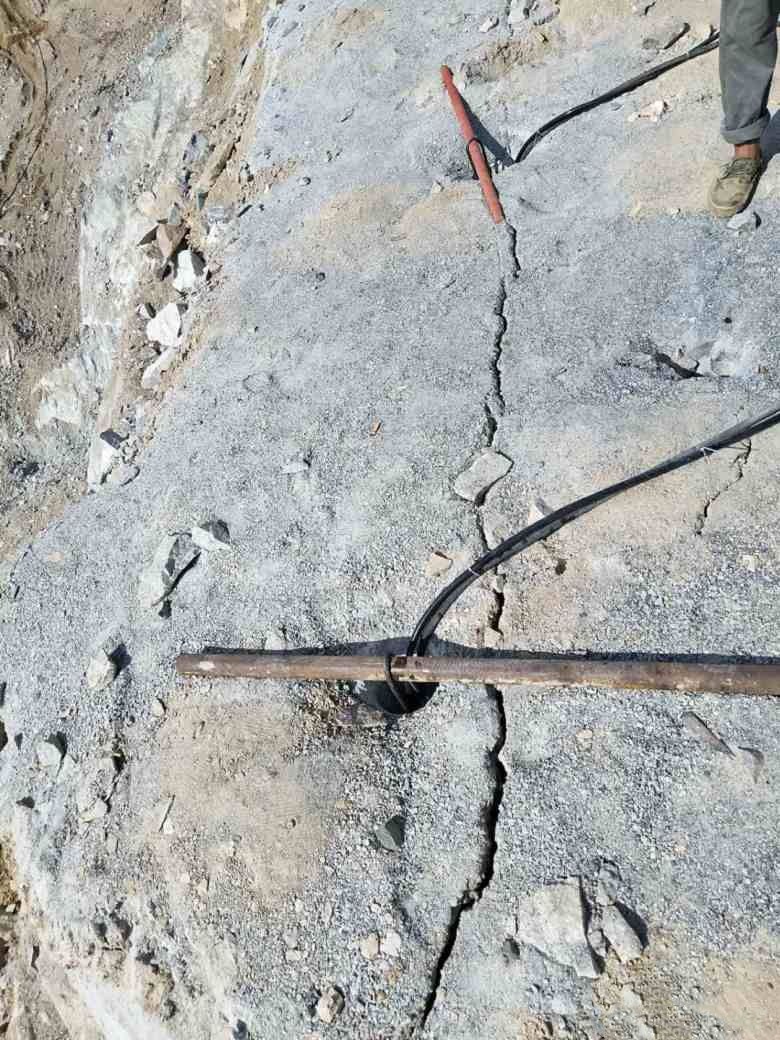 平谷采石场遇到硬石头炮锤打不动用破石机型号规格