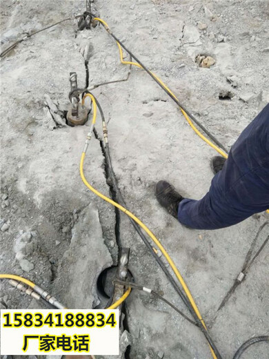 铜陵河道扩建挖掘破碎硬石头的机器-劈裂斧