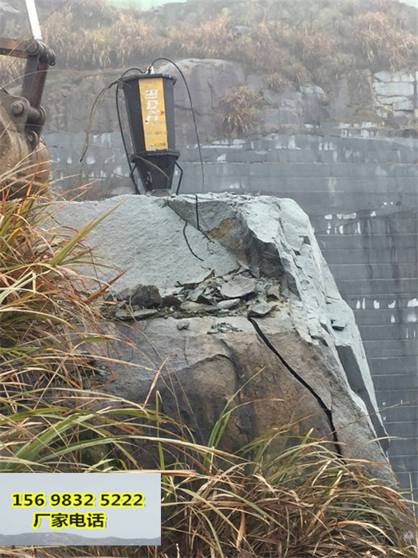 韶关矿山破石机公路改建破石头用什么设备一势在必得