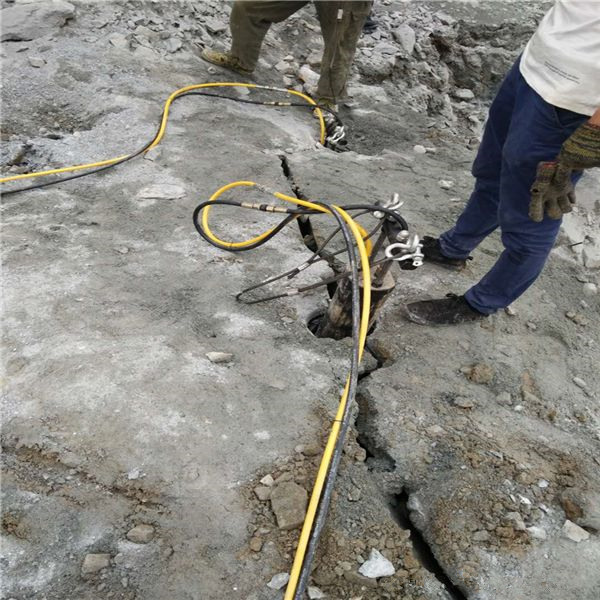 遵义岩石劈裂机矿山开挖液压分石机效率配件