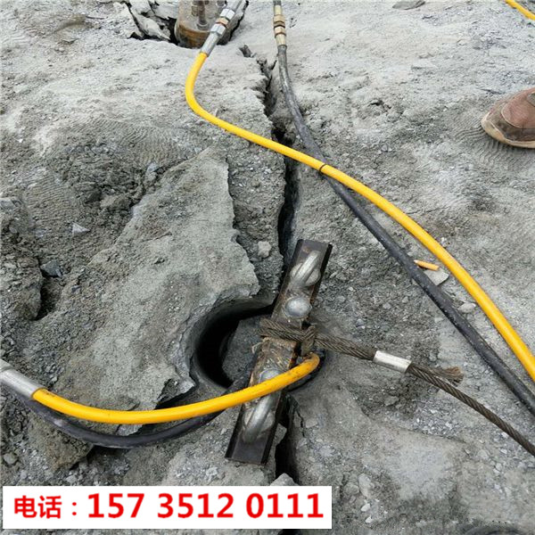 陕西潼关高速公路建设遇到硬石头怎么办-150型劈裂棒