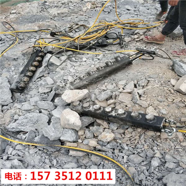 湖南安乡矿山荒石开采大型液压破裂石机-150型劈裂棒