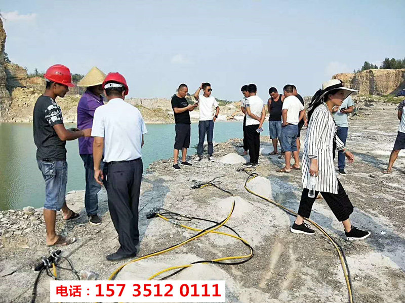 广东饶平花岗岩道路拓宽岩石劈裂器-破石头设备