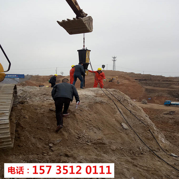 贵州锦屏土石方开挖破石劈裂机-代替人工