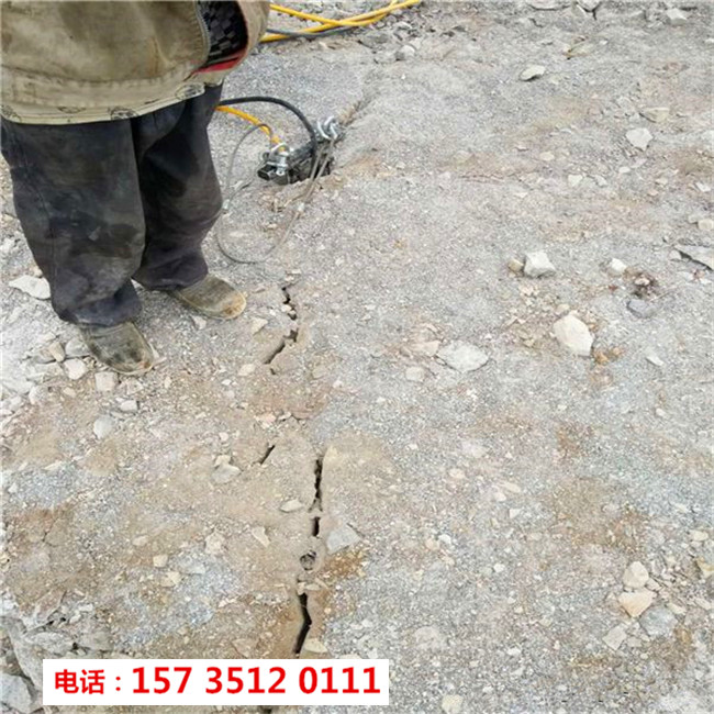 寧德霞浦路基擴(kuò)寬大型巖石劈裂機(jī)-石場(chǎng)開(kāi)采