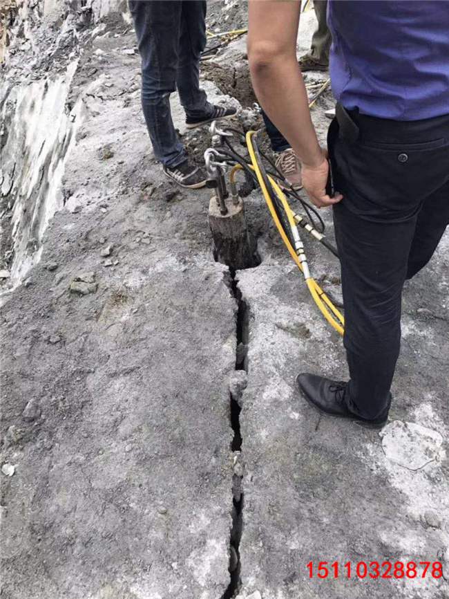 建房子挖地基硬石头破碎锤打不动用破石机塔城厂家