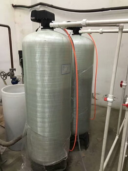商丘軟化水設(shè)備生產(chǎn)廠家商丘全自動鍋爐軟化水設(shè)備批發(fā)價格出售