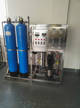 鄭州0.25噸水處理設(shè)備廠家05噸反滲透設(shè)備5噸礦泉水廠用大流量RO反滲透設(shè)備價(jià)格