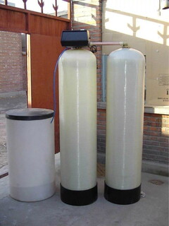 平顶山全自动钠离子交换器平顶山锅炉水处理软化水设备3吨图片4