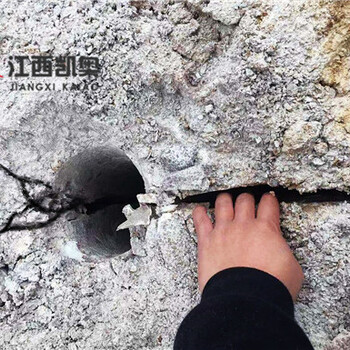 巖石劈裂機(jī)代替挖機(jī)炮錘開挖新鄉(xiāng)液壓劈裂機(jī)的視頻