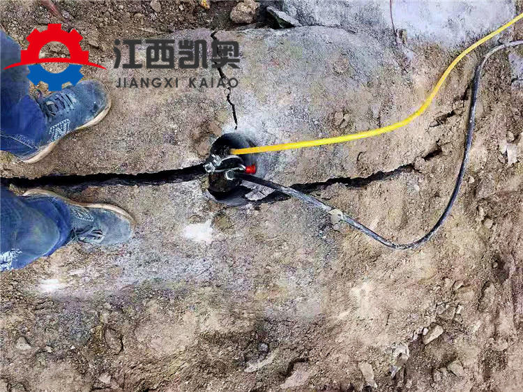 湖南郴州土石方开采石头劈裂机液压劈裂机可以破拆桩头