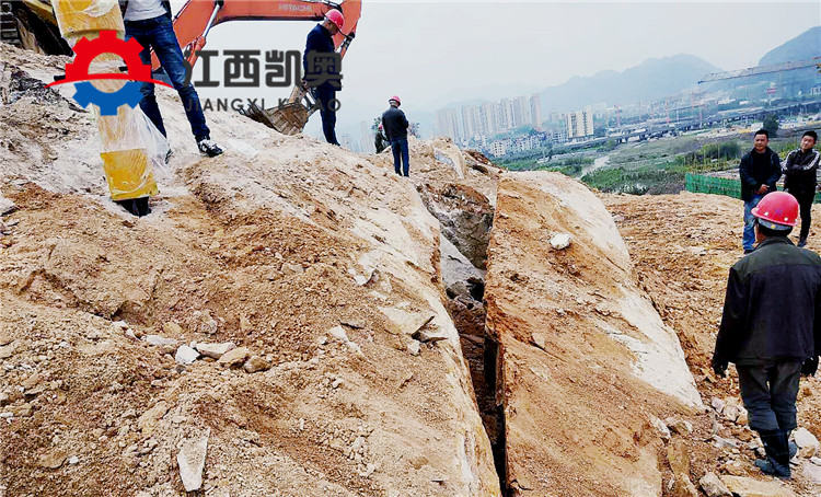 甘肃庆阳劈裂机在孔桩中的应用液压霹裂机道路扩建岩石