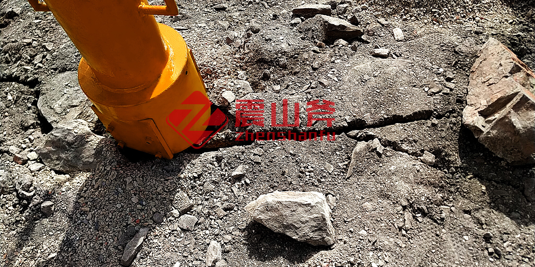 巖石擴(kuò)石機(jī)視頻河北承德__江西震山斧