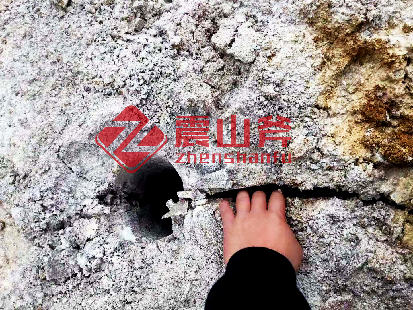 柴油巖石分裂機(jī)湖北黃岡__江西震山斧