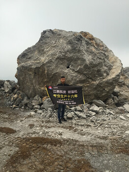 岩裂机履带式破裂机风化岩岩石开采静态撑石器聊城