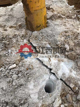 寶雞靜態(tài)爆破如何裂破基坑巖石液壓劈裂機(jī)采石效率