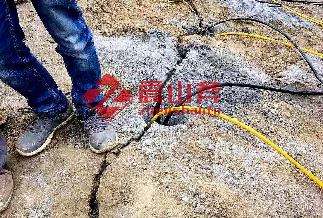 沈陽巖石開采靜態(tài)劈裂機(jī)江西震山斧