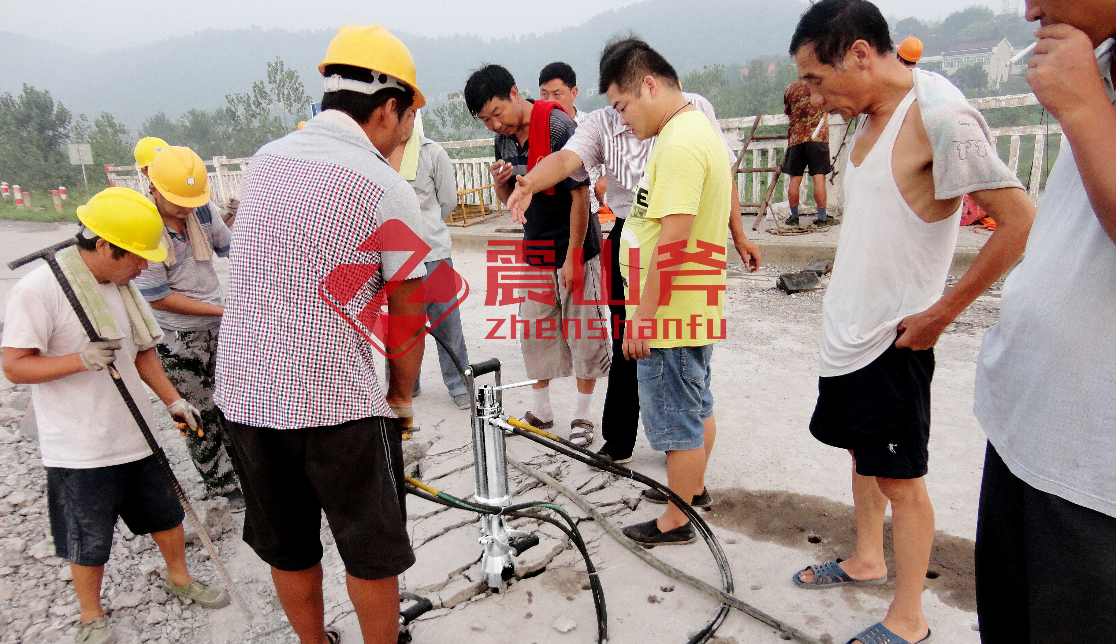 青海電動(dòng)型劈裂機(jī)江西震山斧