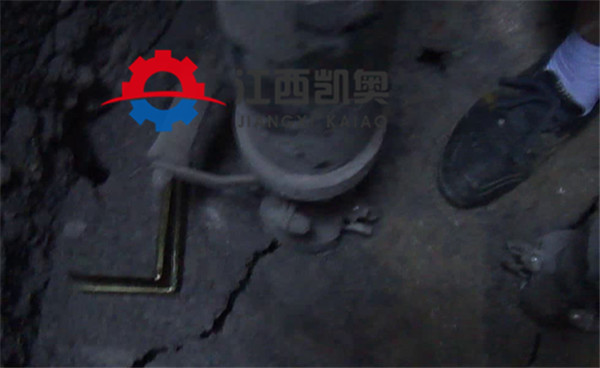 新式爆破开山法忻州挖地基劈裂机大块岩石解体
