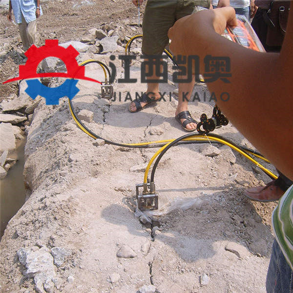 福州巷道分裂捧水渠开挖石头硬怎么破除破石器挖改式劈裂机