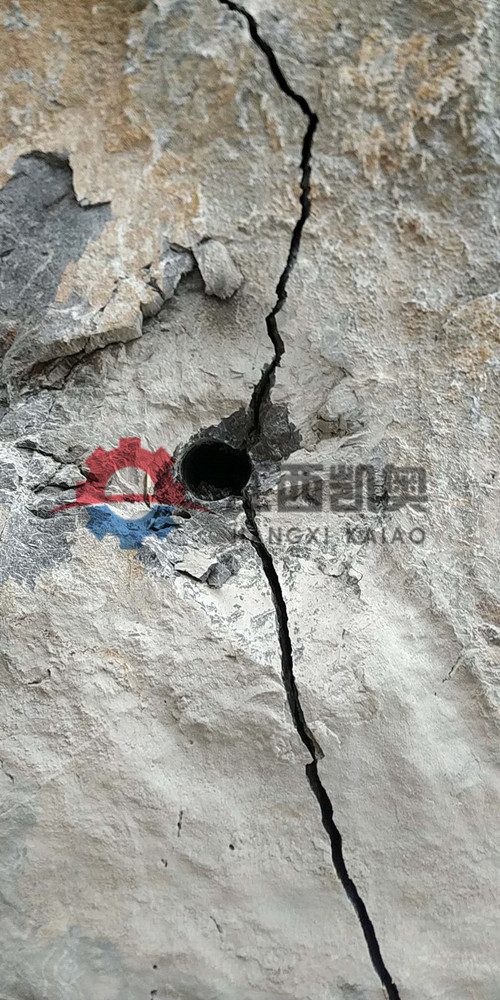 凉山基坑致裂器地基破除坚硬岩石裂爆机挖机改装劈裂