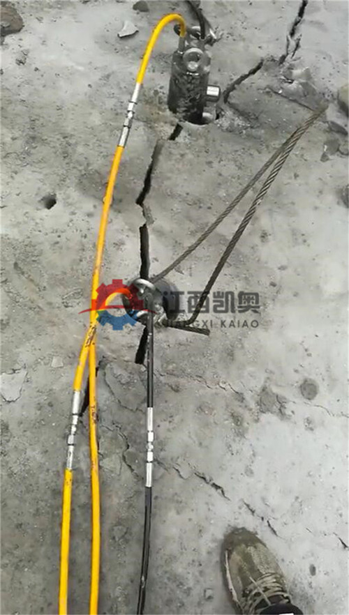 惠州破石机电动劈裂机挖改开石器如何使用方法