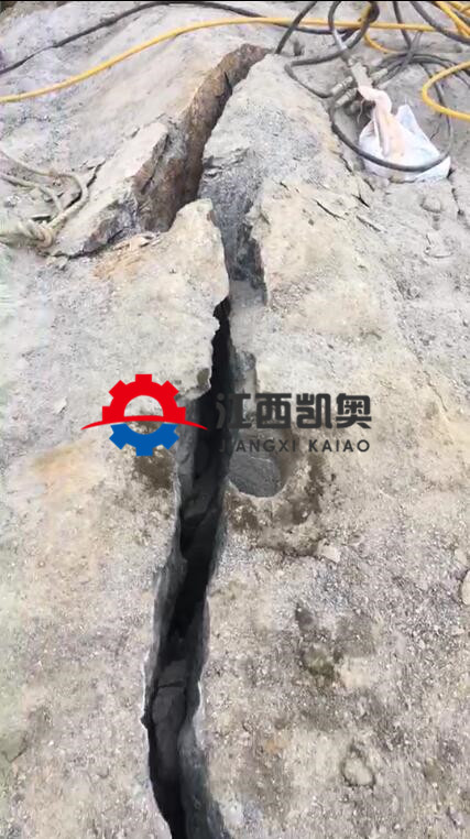 凉山基坑致裂器地基破除坚硬岩石裂爆机挖机改装劈裂