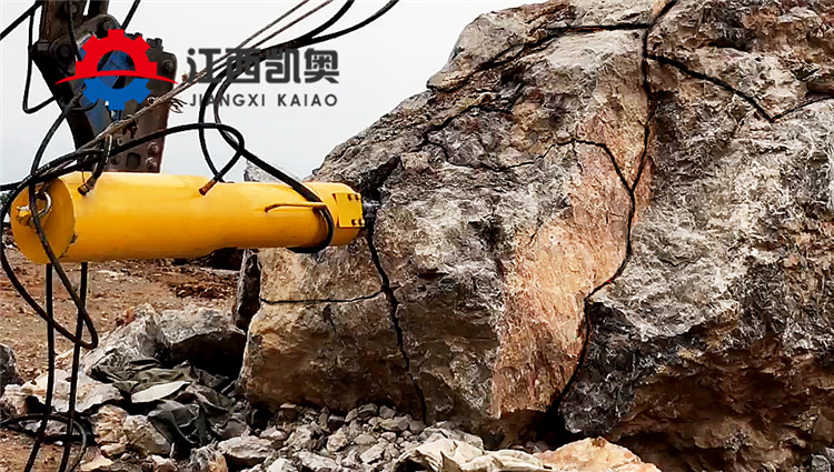 庆阳岩石岩裂机工作视频