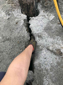 西昌市高速公路修建隧道石头太硬破碎锤打不动怎么办-破石棒