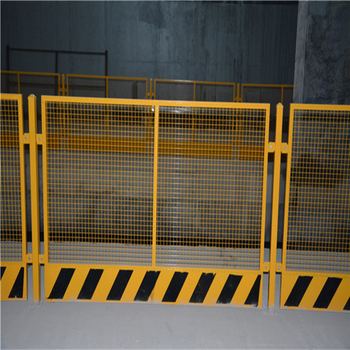 現(xiàn)貨供應(yīng)噴塑基坑安全防護(hù)圍欄道路臨邊防護(hù)欄施工安全臨邊防護(hù)質(zhì)量